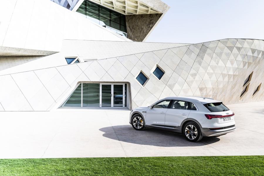  Audi e-tron 55 Quattro 2019 года  (WW) (фото 252 из 452)